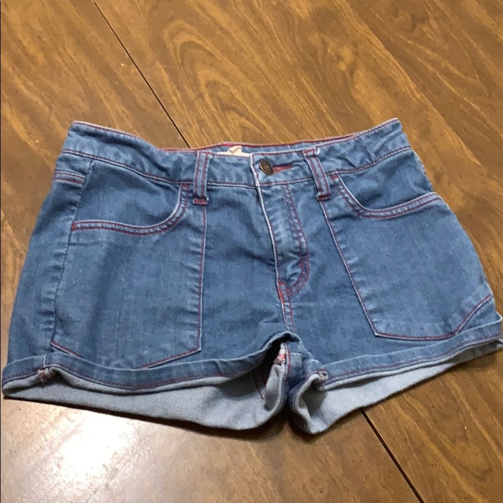 Super cute blue denim jean shorts (size 28)